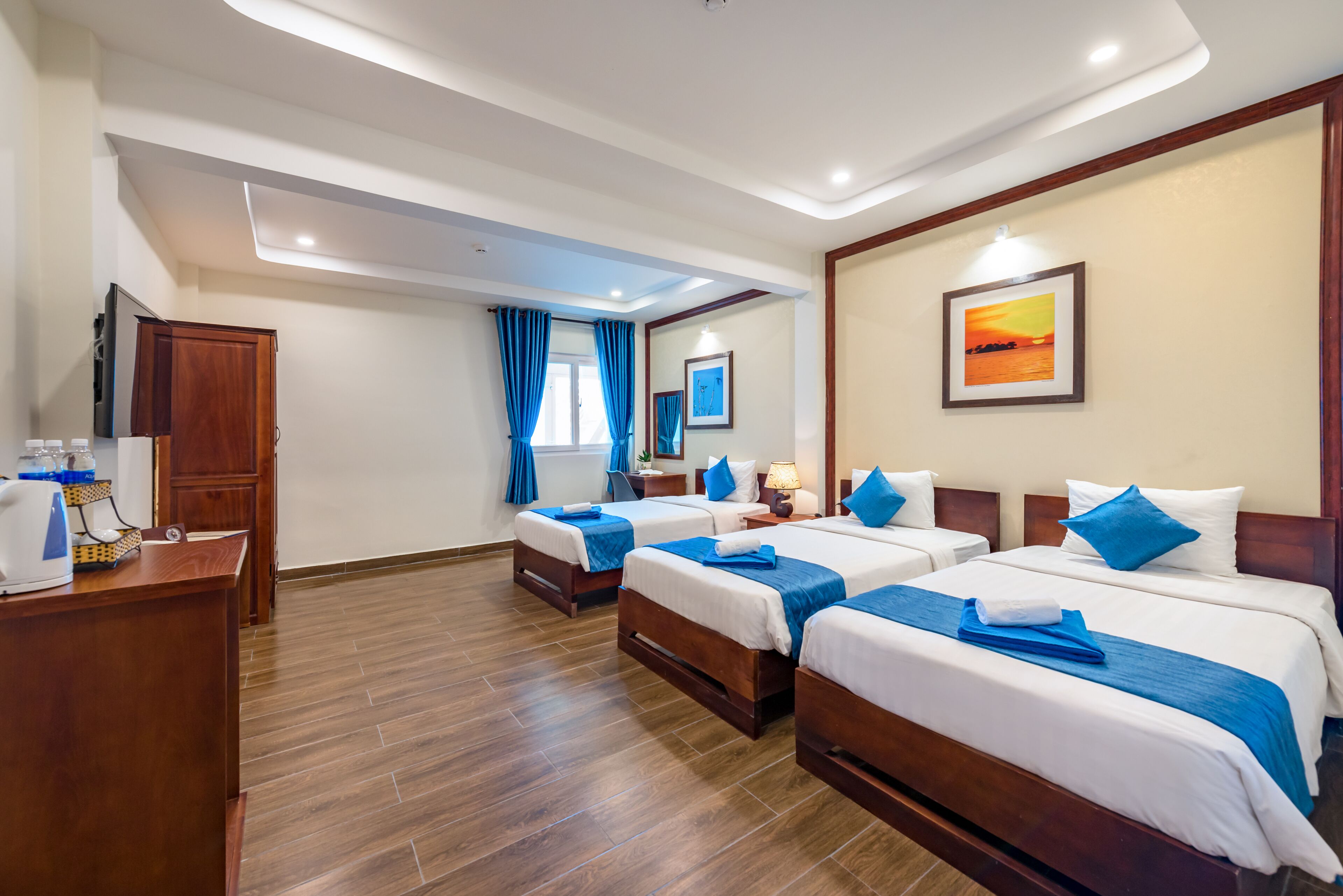 superior triple room | 1 bedroom, minibar, in-room safe, desk