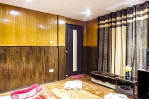 Meja, katil lipat simpan/tambahan, Wi-fi percuma 