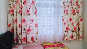 3 bedrooms, iron/ironing board, bed sheets
