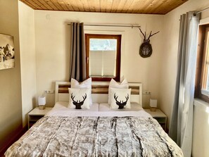 Appartement Classique, 1 chambre, balcon, vue montagne (incl. cleaning fee 80 EUR) | Literie de qualité supérieure, fer et planche à repasser