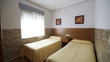 Double or Twin Room, 1 Katil Kelamin (Double) atau 2 Katil Bujang (Single) | Meja, langsir/tirai gelap terus, Wi-fi percuma