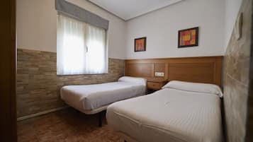 Double or Twin Room, 1 Katil Kelamin (Double) atau 2 Katil Bujang (Single) | Meja, langsir/tirai gelap terus, Wi-fi percuma