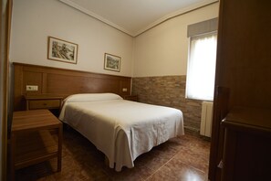 Escrivaninha, cortinas blackout, Wi-Fi de cortesia