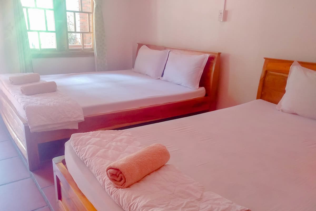 Bungalow familiare, 1 camera da letto, sul cortile | 10 camere, minibar, una scrivania, Wi-Fi gratuito