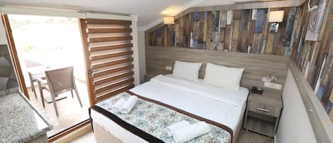 Economy Studio | In-room dining