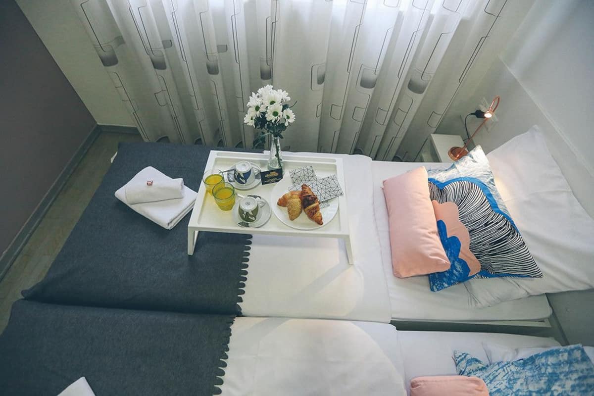 Habitación con 2 camas individuales | Minibar, escritorio, camas extra y wifi gratis