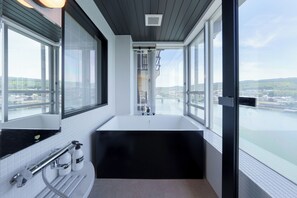 Premium Room, Non Smoking, River View (Japanese Western601 Semi Open-AirBath) | Bilik Mandi | Tab mandi dan pancuran berasingan, tab mandi mata air 