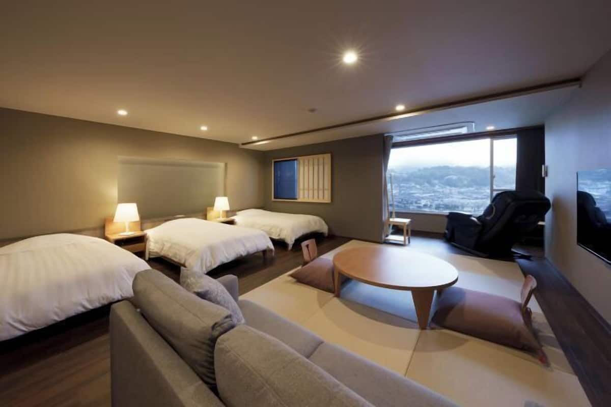 In-room safe, free WiFi, bed sheets