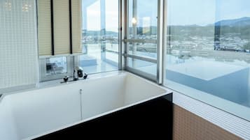 特級客房, 非吸煙房, 河景 (Japanese Western601 Semi Open-AirBath) | 房內夾萬、免費 Wi-Fi、床單