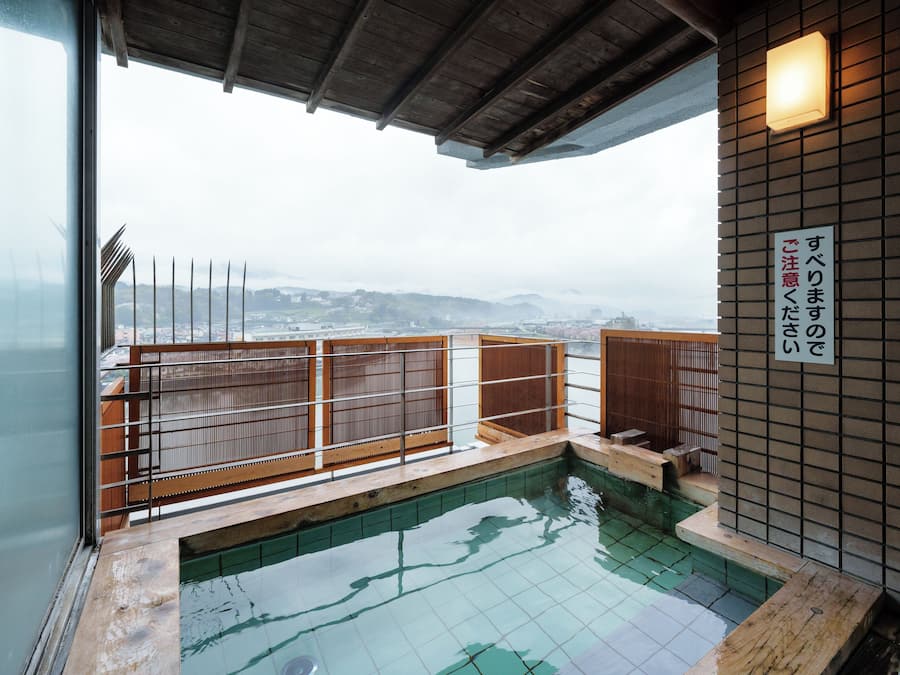 Suối nước nóng