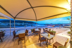 Breakfast, lunch, dinner served; local cuisine