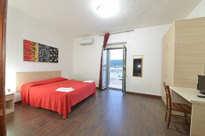 Studio, Sea View