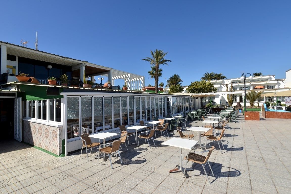 Bar junto a la piscina