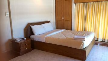 Standard Double Room | Desk, free WiFi