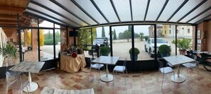 Esmorzar diari d'autoservei (5 EUR per persona)