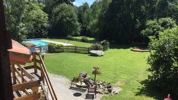 Individually decorated, individually furnished, desk