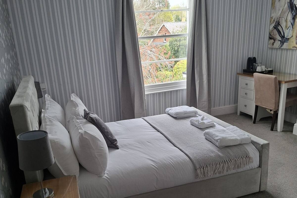 Habitación doble superior, baño en la habitación (Room) | Ropa de cama de alta calidad y wifi gratis 