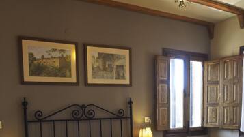 Tweepersoonskamer, balkon | Een bureau, gratis wifi, beddengoed
