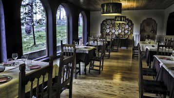 Se sirven cenas y cocina regional