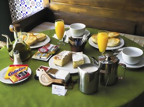 Desayuno continental todos los días (con cargo) 