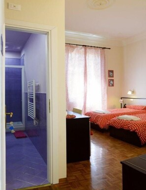 Habitación doble | Escritorio, camas supletorias, wifi gratis