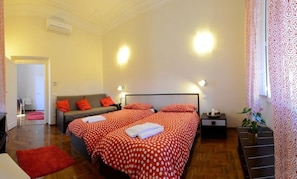 Quadruple Room | Desk, rollaway beds, free WiFi - B&B lady Florence (Florence)