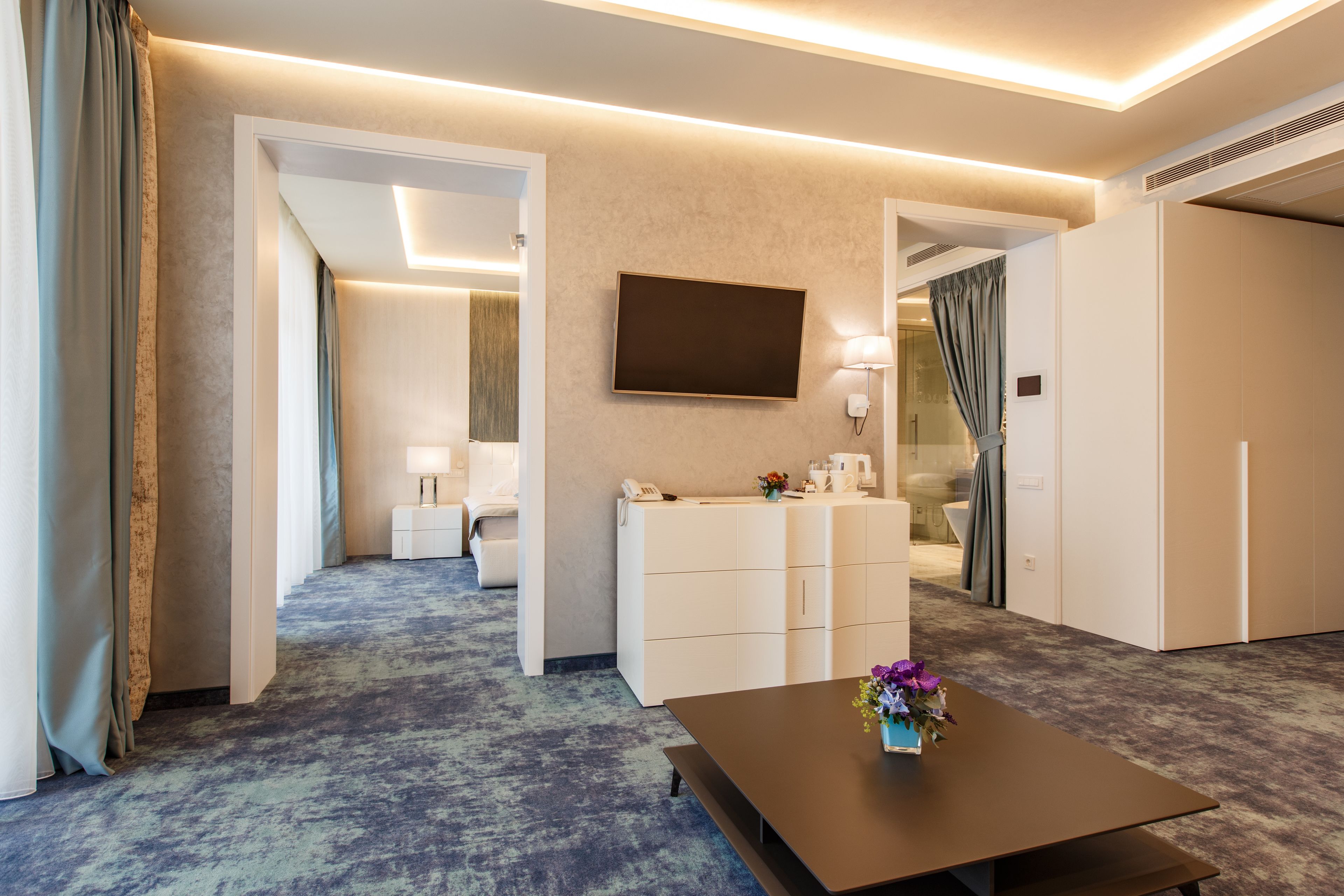 senior sky suite, sea view, teracce | minibar, in-room safe, desk, soundproofing