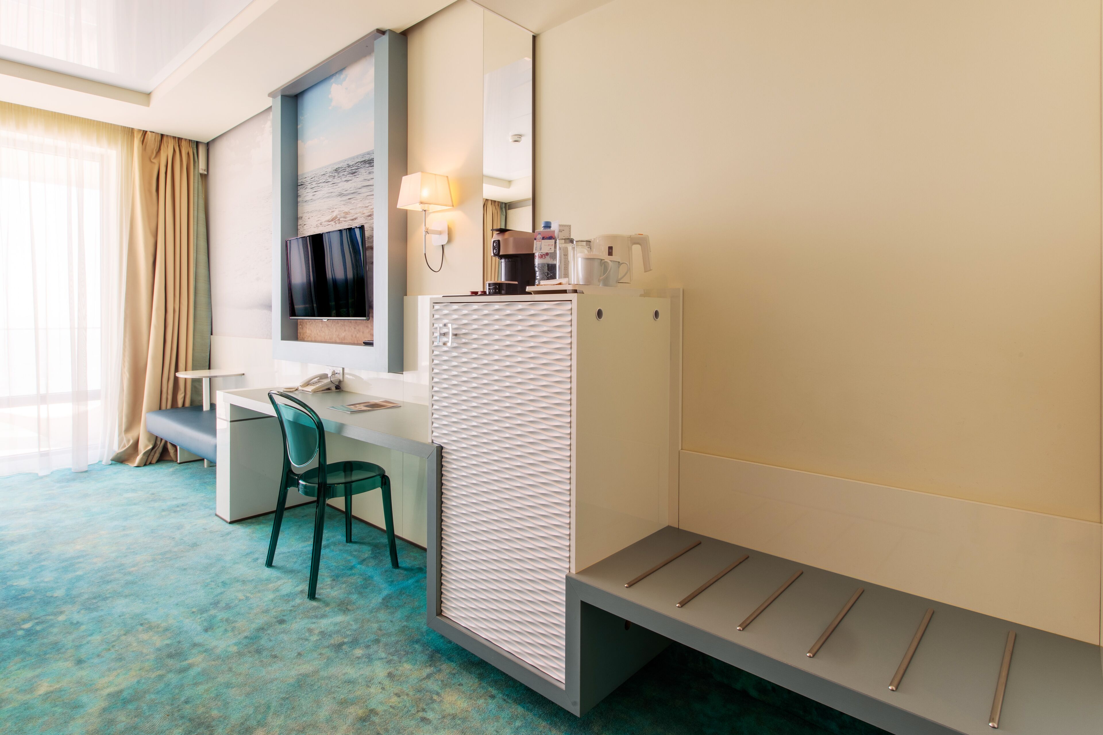 deluxe double room, terrace, sea view | minibar, in-room safe, desk, soundproofing