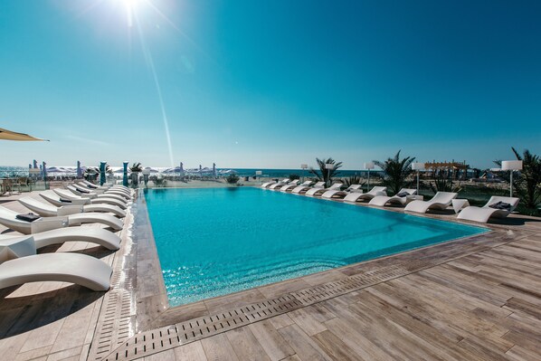 حمّام سباحة خارجي