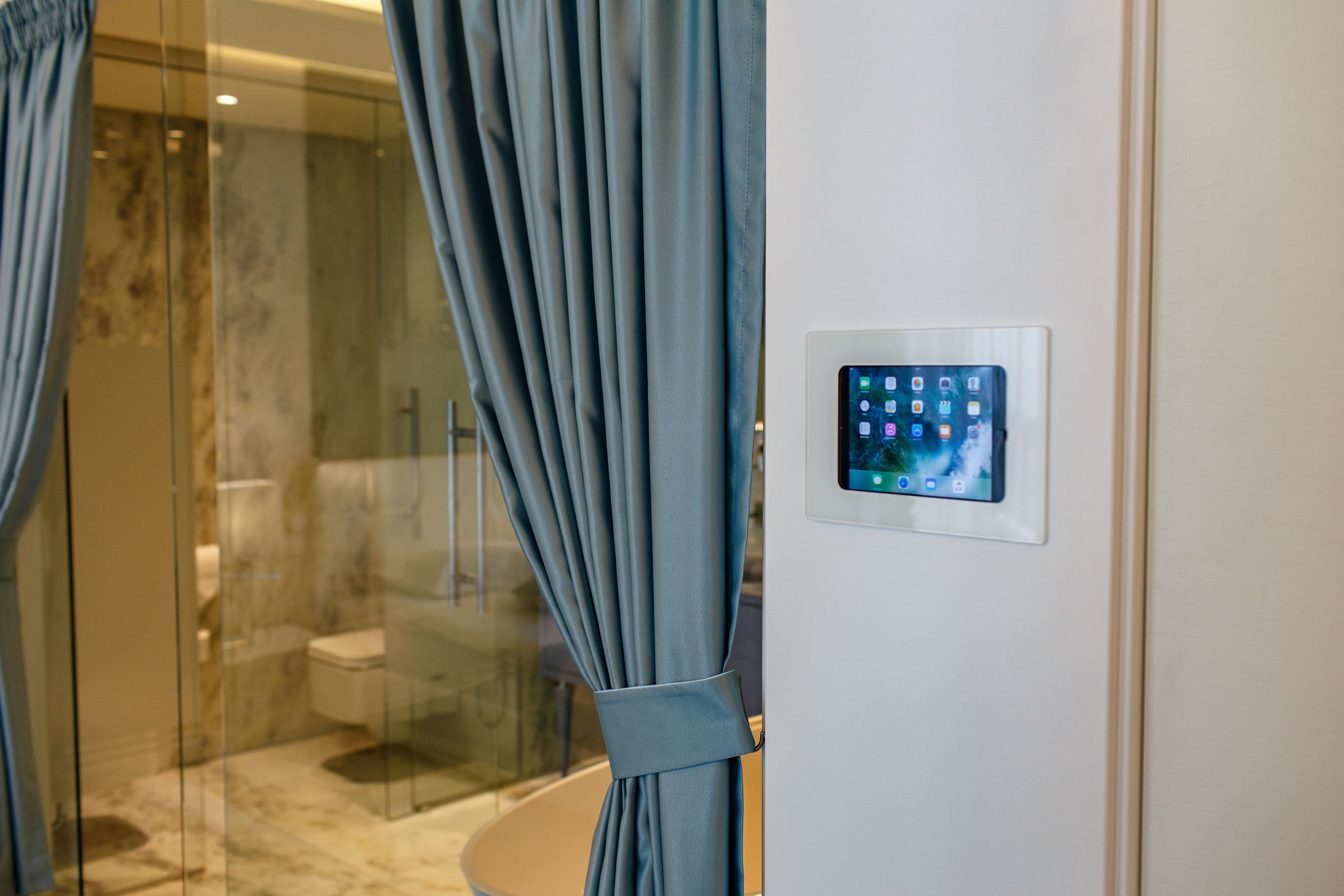 senior suite, terrace, sea view | bathroom | shower, free toiletries, hair dryer, bathrobes