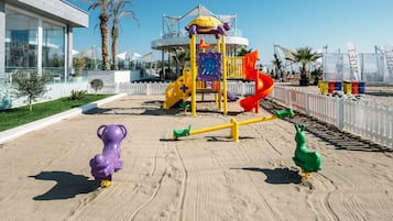 Außen-Kinderspielplatz