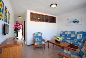 Flat-screen TV - HV Apartamentos Europa (San Bartolomé de Tirajana)