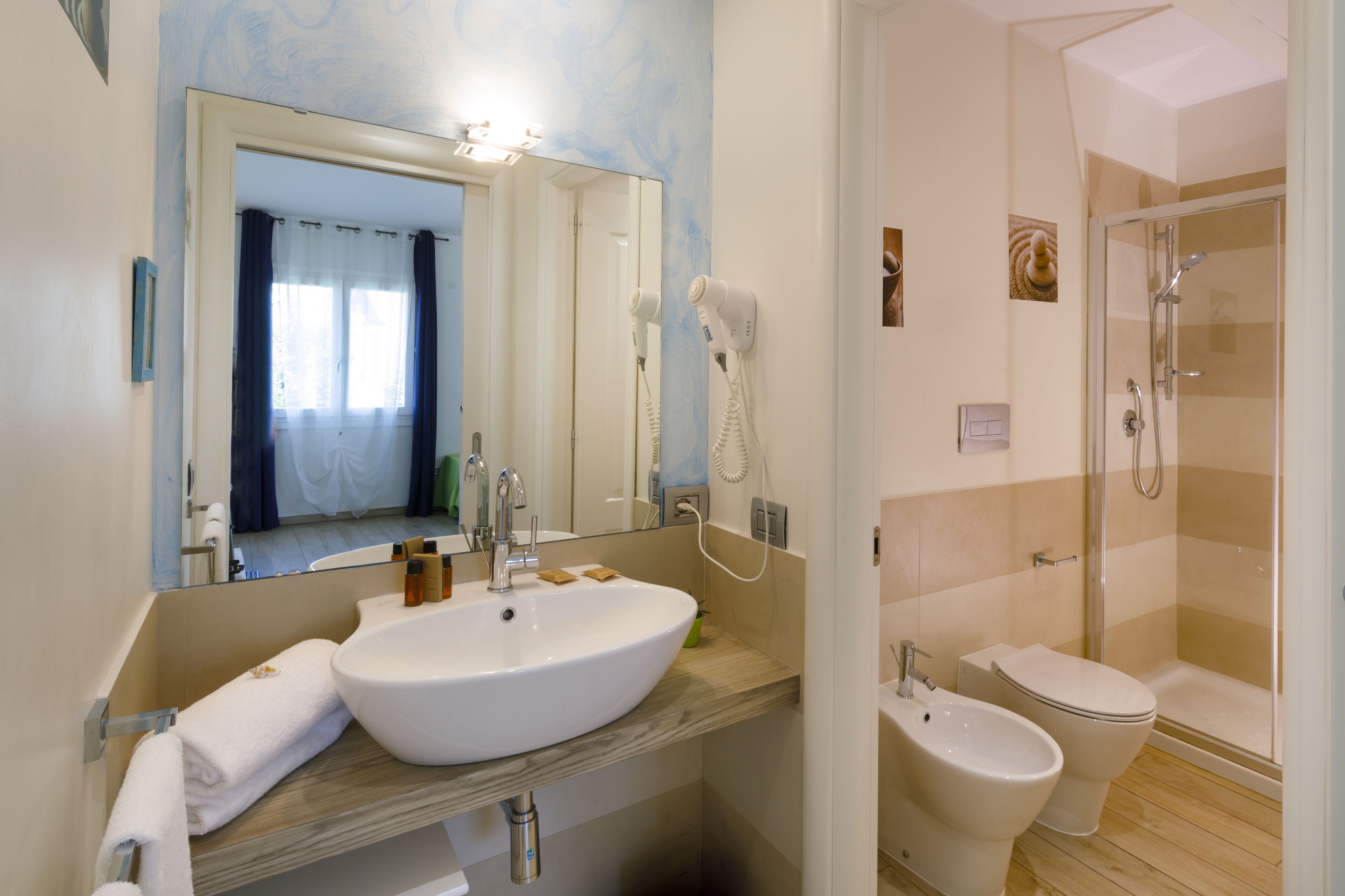 junior studio suite, 1 queen bed | bathroom | shower, rainfall showerhead, hair dryer, bidet