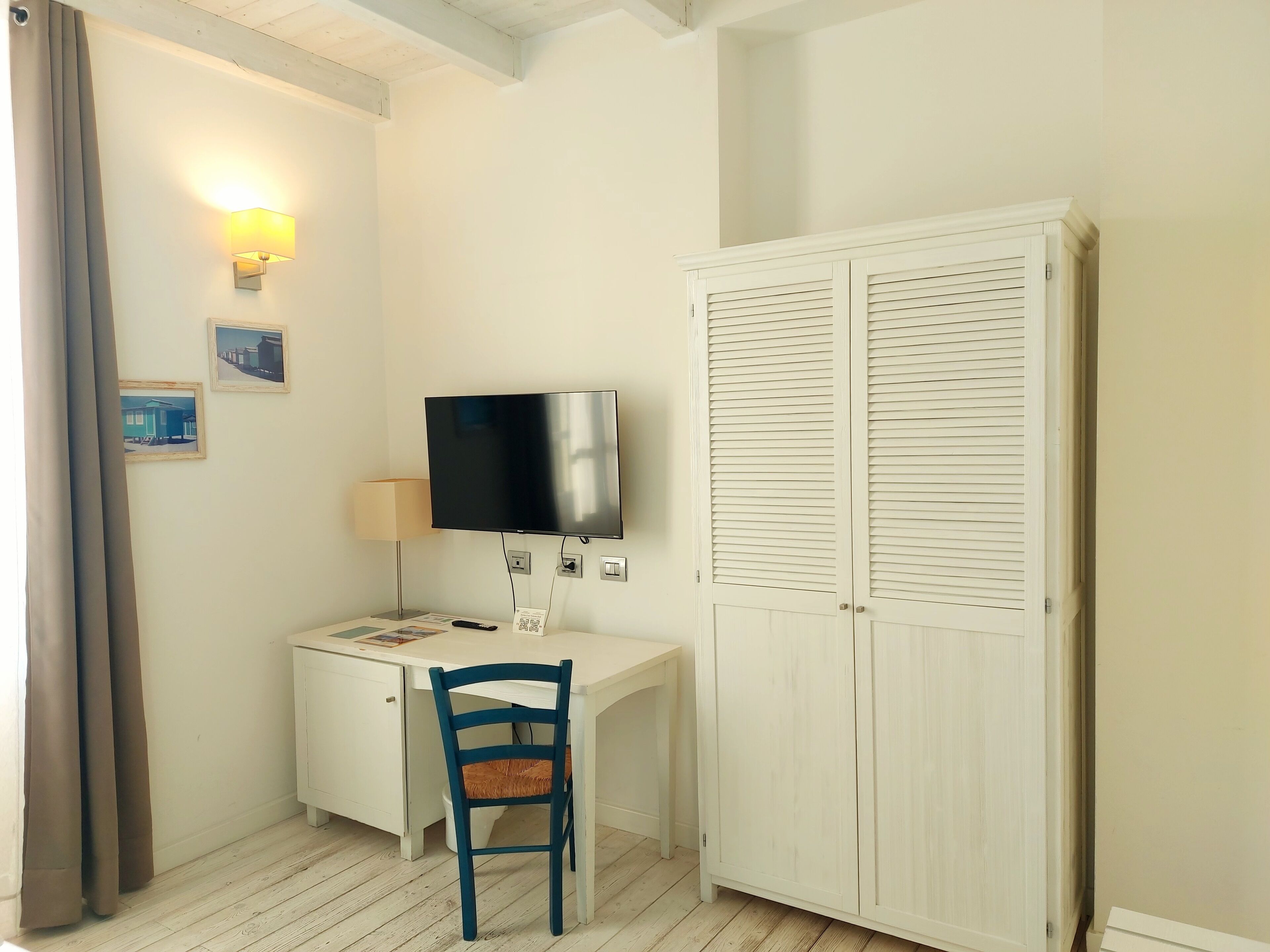 double room, garden view | 1 bedroom, minibar, in-room safe, desk