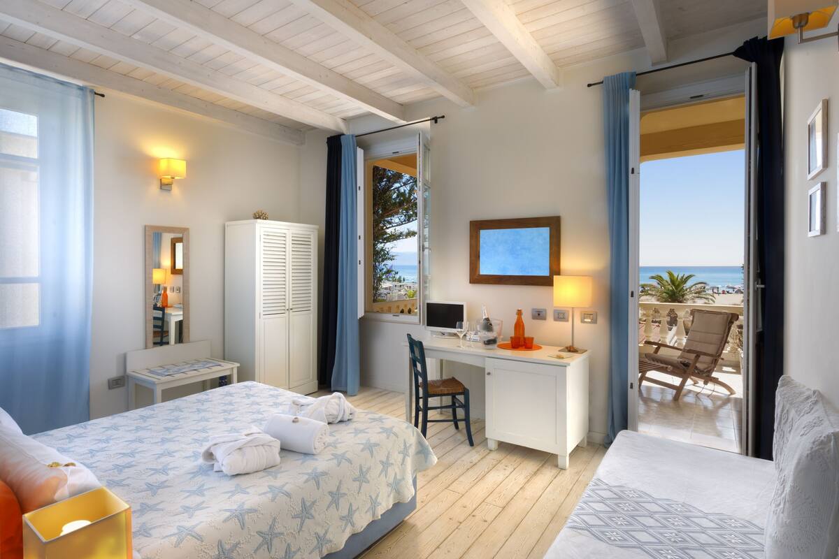 Minibar, in-room safe, desk, soundproofing