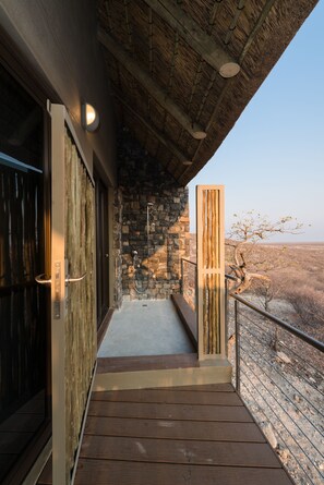 Comfort kamer, 1 slaapkamer | Badkamer | Een douche, een regendouche, designer toiletartikelen, een haardroger