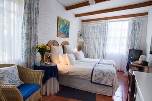 Standard Twin beds +1 Single bed | Egyptian cotton sheets, down comforters, in-room safe - Howard's End Manor (Cape Town)