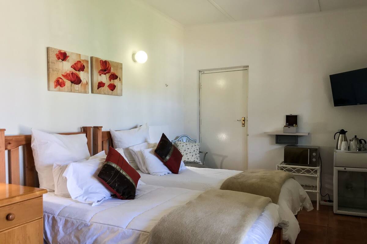 Standard TB | Egyptian cotton sheets, down comforters, in-room safe, desk