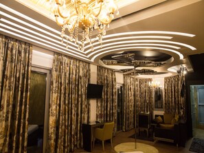 Dobbeltrom – exclusive, balkong, byutsikt | Minibar, safe på rommet, skrivebord og wi-fi (inkludert)