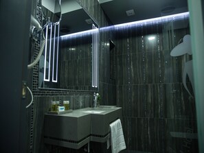 Minibar, in-room safe, desk, free WiFi - New W Hotel (Tirana)