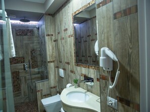Deluxe Double Room, Balcony | Bathroom | Shower, designer toiletries, hair dryer - New W Hotel (Tirana)