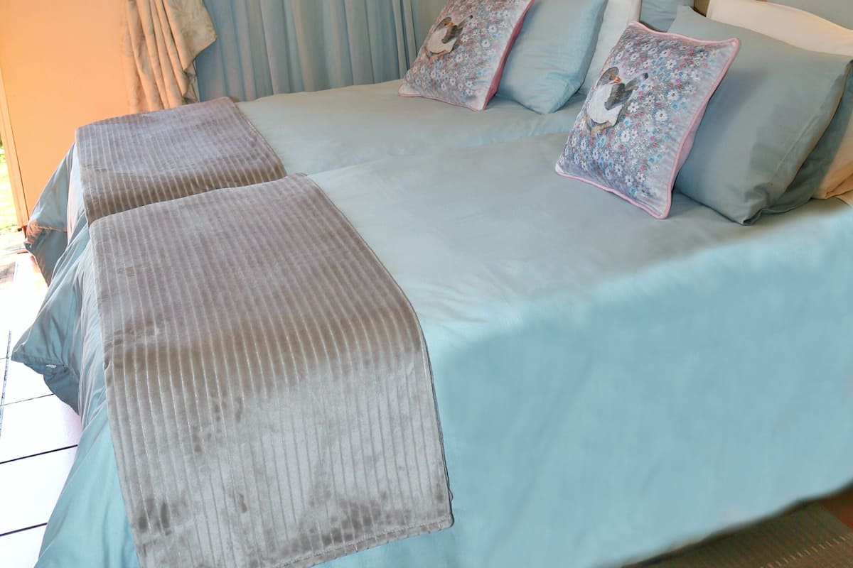 Literie de qualité, lit avec matelas à plateau-coussin, coffre-fort