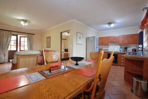 Deluxe Apartment, 2 Bedrooms | Living area