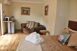 Deluxe Studio | Living area