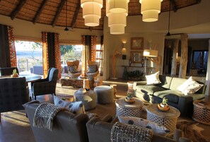 Lobby lounge - Nambiti Plains Private Game Lodge (Ladysmith)