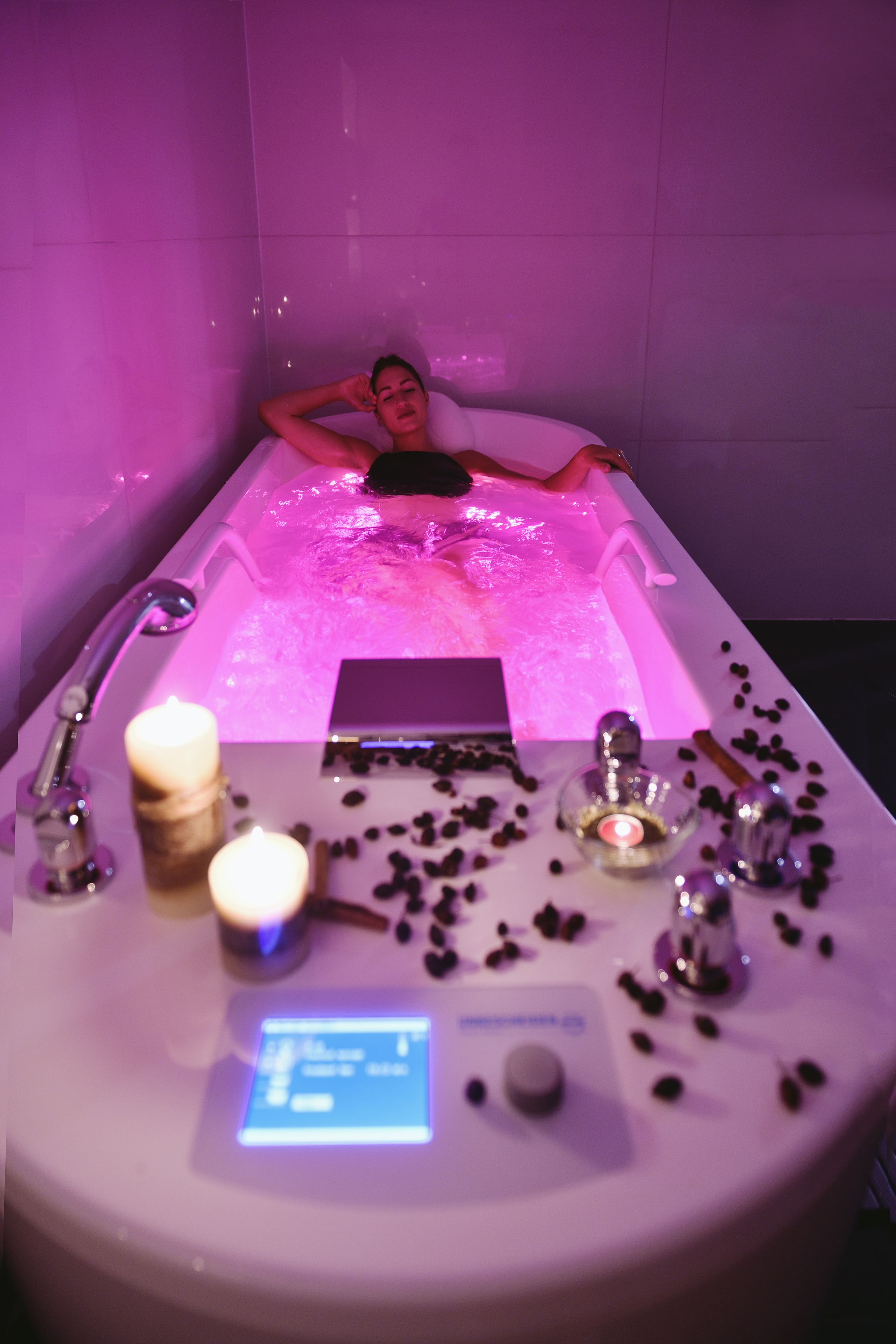 sauna, steam room, body treatments, mud baths, hydrotherapy