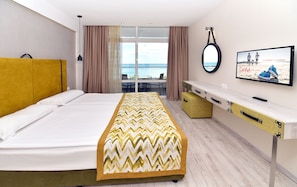 Minibar con artículos gratuitos, escritorio, sistema de insonorización