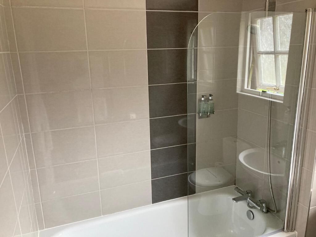 Standard Triple Room | Bathroom | Hair dryer, towels