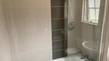 Standard Triple Room | Bathroom | Hair dryer, towels