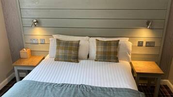 Superior Double Room with Loch View | Bed sheets